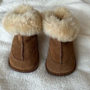 Ugg boo booties size small